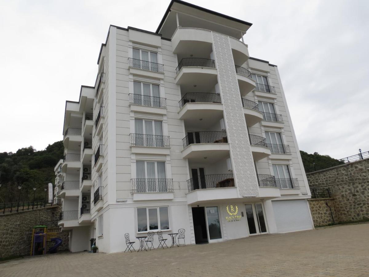 Aparthotel Black Rose Kaşüstü Exteriér fotografie
